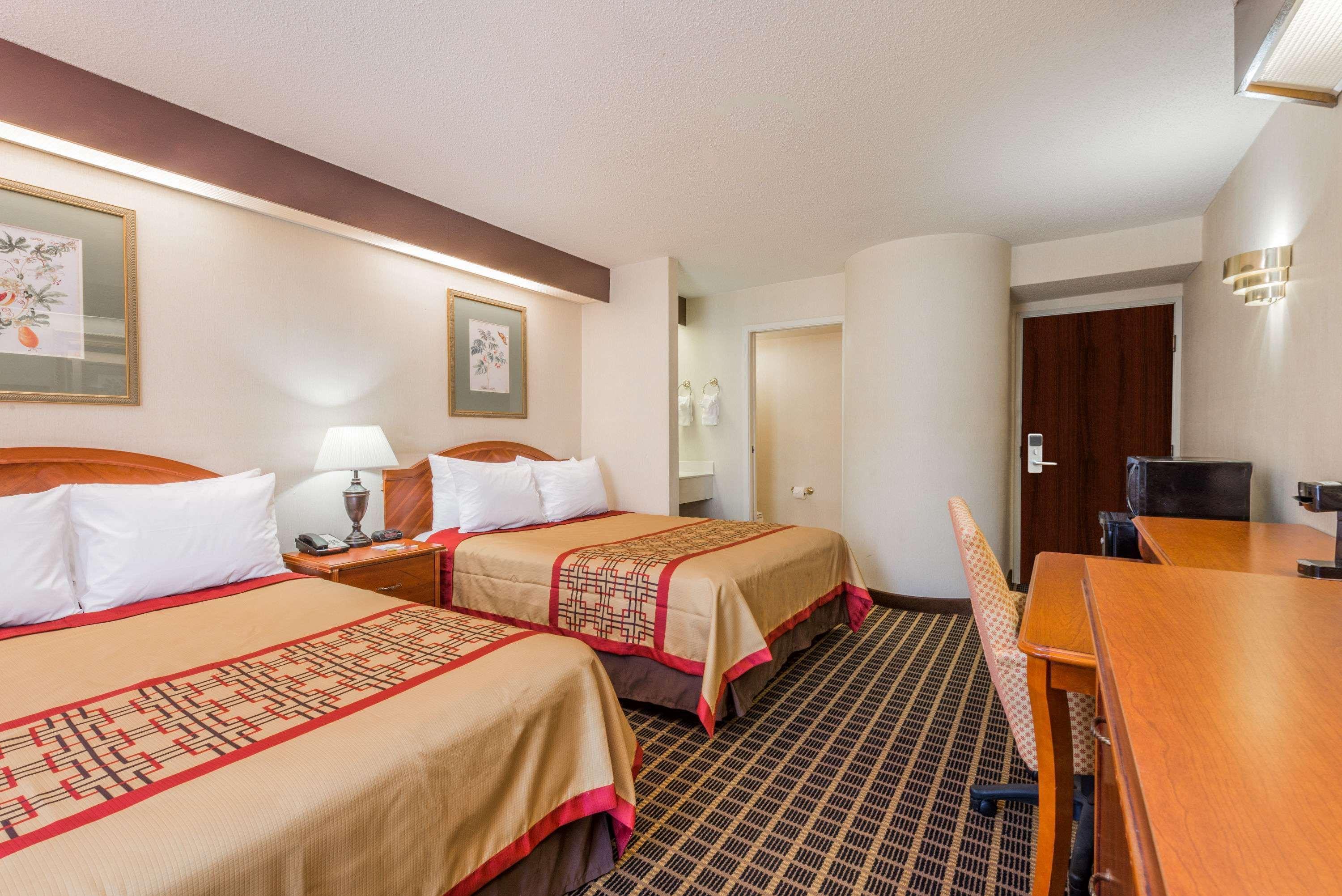 Days Inn By Wyndham Yadkinville Εξωτερικό φωτογραφία