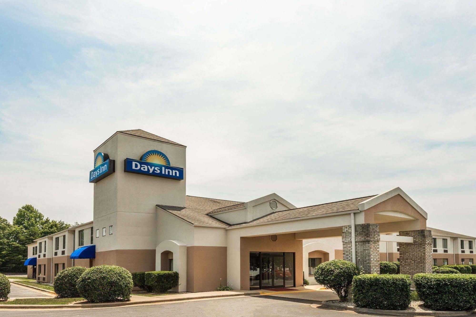 Days Inn By Wyndham Yadkinville Εξωτερικό φωτογραφία
